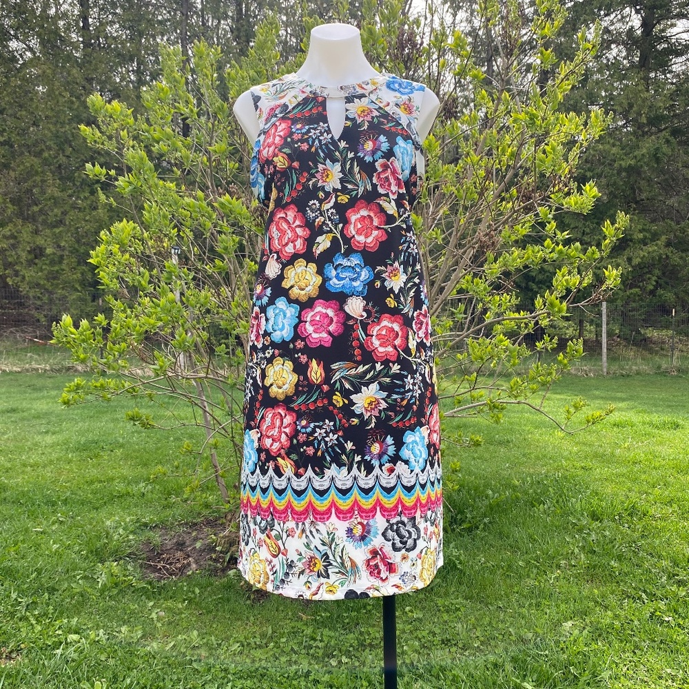 Isle Sleeveless Black Floral Shift Dress